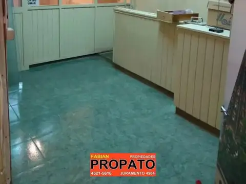 Local comercial a la calle de 130m² y 4.50mts de frente con sótano, cocina y dos baños!