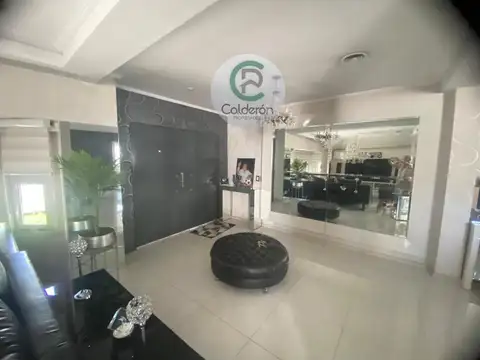 Casa 5 ambientes con 4 baños