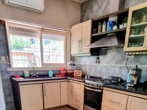 Casa en Venta con 3 cocheras