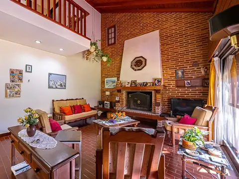 Casa 5 ambientes con 4 baños