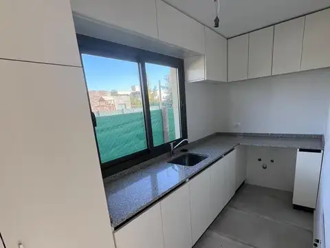 Espectacular casa de categoría a estrenar en venta – Las Cortaderas Country