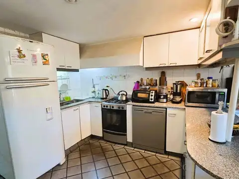 Casa 7 ambientes con 2 baños