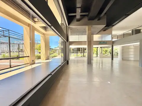LOCAL TERRAZAS DE LA BAHIA 100