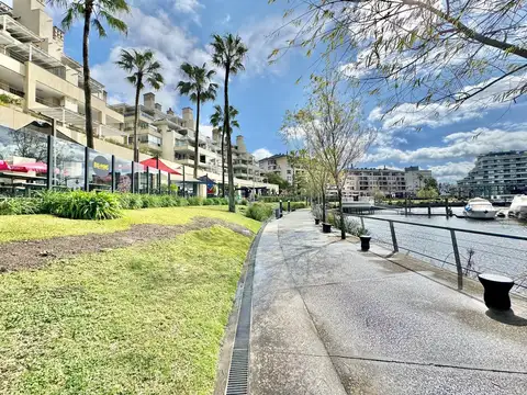 LOCAL TERRAZAS DE LA BAHIA 100
