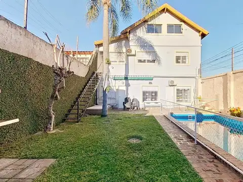 Casa en Caseros - Parque, pileta, 4 dormitorios.