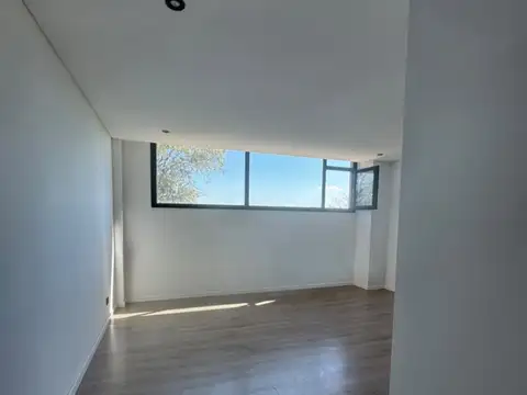 Oficina en Alquiler y Venta en Complejo Entre Pueblos