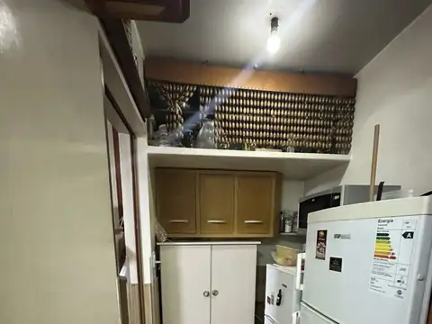 VENTA  DE AMPLIO PH  4 AMBIENTES , BUENA DISTRIBUCIÓN , FUNCIONAL, PATIO CUBIERTO/ZONA COMERCIAL