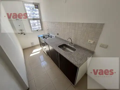ALQUILER – Departamento de 1 dormitorio con balcón en pleno Centro, a metros de La Cañada
