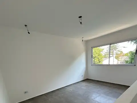 Departamento 2 ambientes al frente con balcon interno
