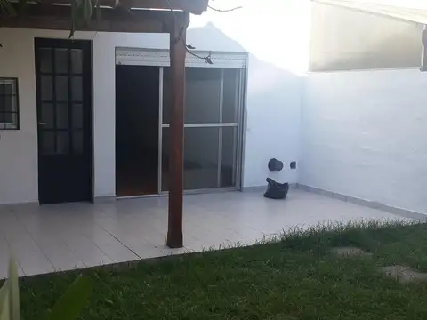 Casa en Alquiler con 1 cochera