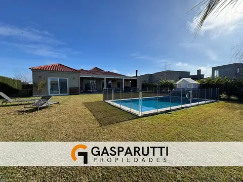 Casa en Venta con 4 cocheras