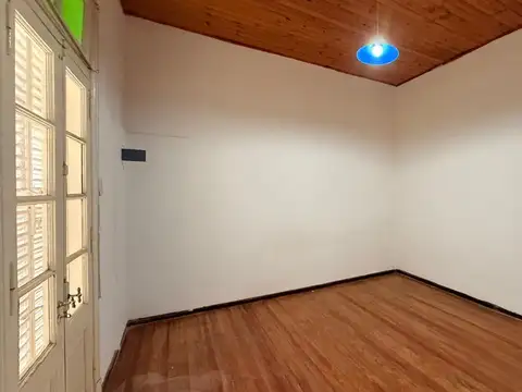 Venta Casa Pasiilo Unico Dos Dormitorios Patio Altillo Y Terraza. Arroyito