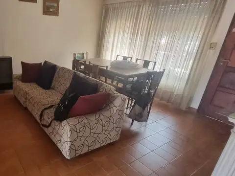 EN VENTA EN EL PALOMAR CHALET DE 6 AMBIENTES EN 2 PLANTAS - FICHA 10202