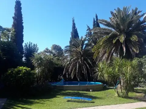 Casa en Alquiler con 2 cocheras