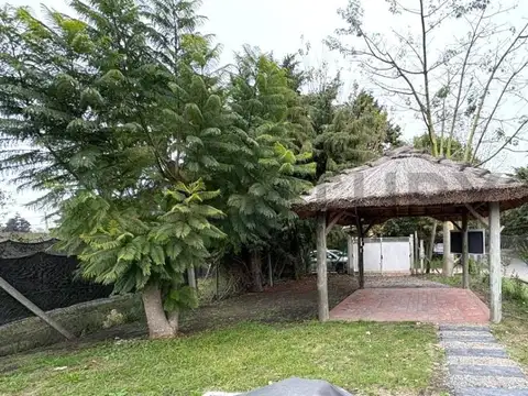 VENTA CASA CON PILETA, PARQUE SICARDI