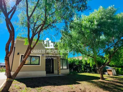 Casa en venta de 5 ambientes con playroom. Santa Elena.Pilar. 100