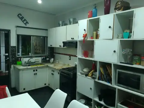 Casa 5 ambientes con 2 baños