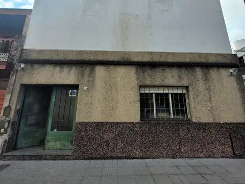 Casa a reciclar con taller en pta alta. Villa Luro