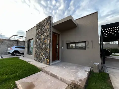 Century 21 López vende casa en barrio privado “Ciro de Vieytes” Maipú, Mendoza.