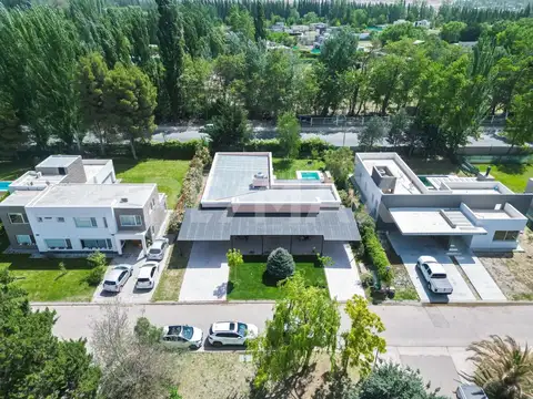 CASA EN ALQUILER COMAHUE GOLF CON QUINCHO Y PILETA