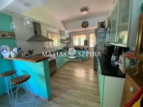 Casa en Venta con 2 cocheras