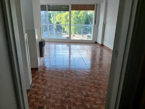 FACULTAD DE MEDICINA - IDEAL ESTUDIANTES -2 dorm - Baño completo -  Toilette - Living comedor - Cocina nueva - Lavadero indep - Balcón - Frente -  SOL - RECIEN PINTADO -