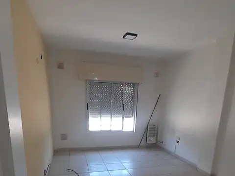 Departamento en alquiler en Martin Coronado a 1/2 cuadra estacion Blas Parera esquina Alem