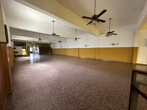 Local en Alquiler en Bernal Oeste, $ 1.800.000