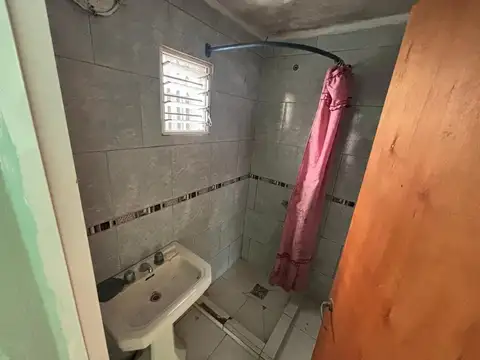 VENTA CASA DE PASILLO DOS DORMITORIOS Y PATIO