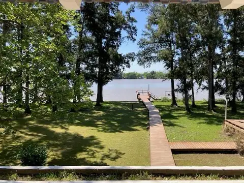 Casa en venta o alquiler mensual en el Delta Tigre