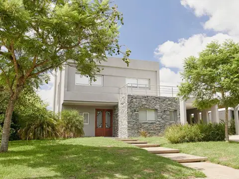 Casa en Puertos Barrio Vistas 5 ambientes con pileta terraza galería con parrilla