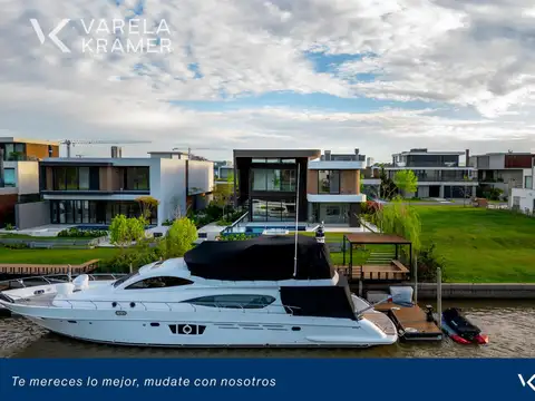 Casa en Venta con 4 cocheras