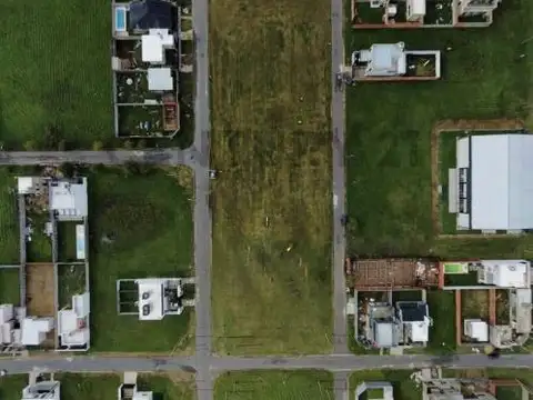 24 entre 76 y 77 , Piso 0