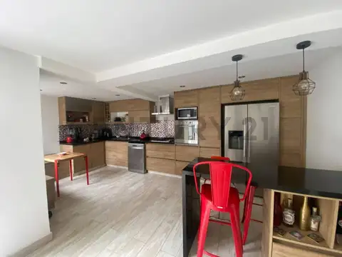 Casa 5 ambientes con 2 baños