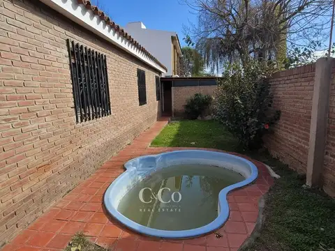 Casa 5 ambientes con 2 baños