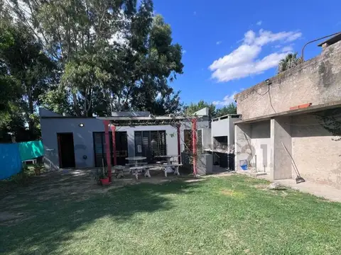 Casa en Venta con 3 cocheras