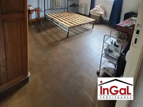 Casa 10 ambientes con 3 baños