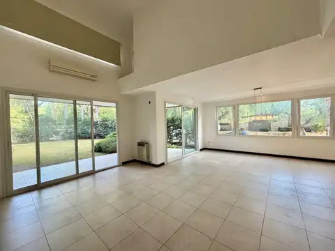 Casa en Alquiler de 4 dormitorios