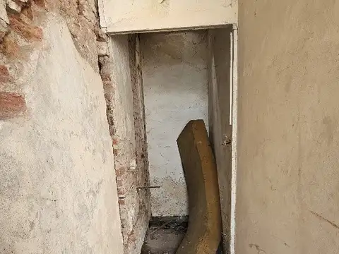 CASA 4 AMB, PATIO, GGE, TERRAZA. IDEAL PARA REFACCIONAR O DESARROLLAR.