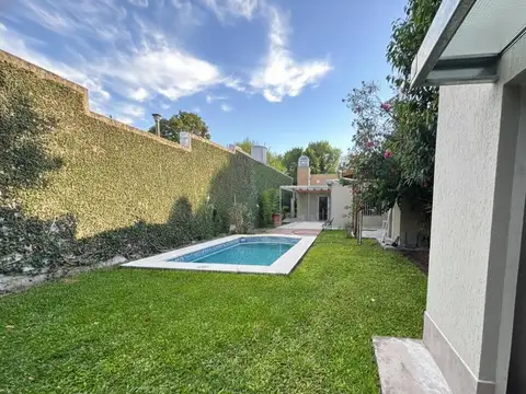 Casa en Venta y Alquiler San Antonio de Padua Sur 2 Ambientes con gran patio