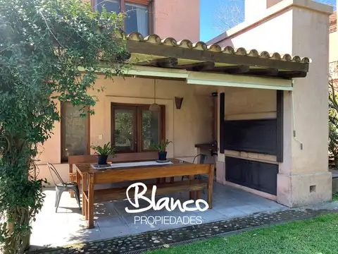 Casa 4 ambientes con 3 baños