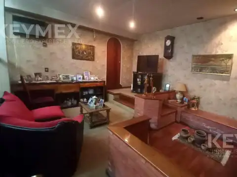 Casa en Venta con 3 cocheras