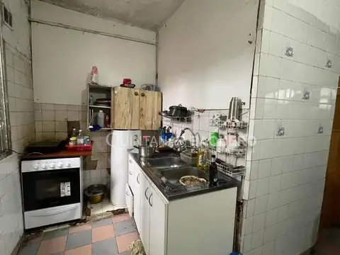 VENTA: Casa con galpón (300 M2) en Parque Avellaneda.
