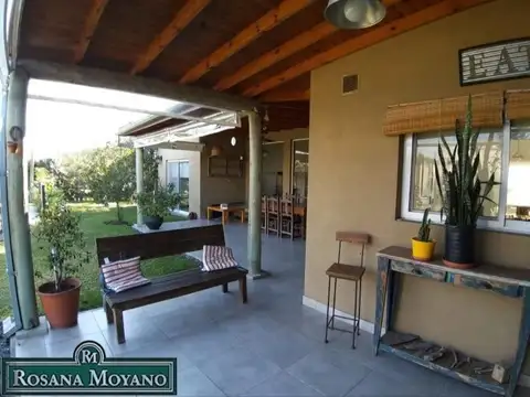 Casa 4 ambientes con 2 baños