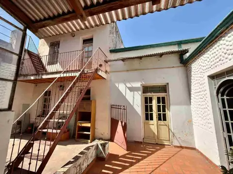 VENTA CASA INTERNA 4 DORMITORIOS CON PATIO