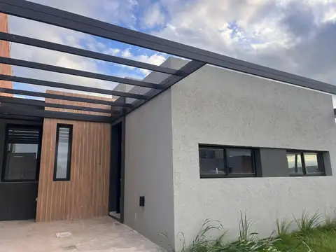Casa 2 ambientes con 2 baños