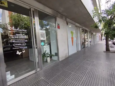ALQUILER Excelente Local sobre Avenida Córdoba · 67 m2 (3.50x19)