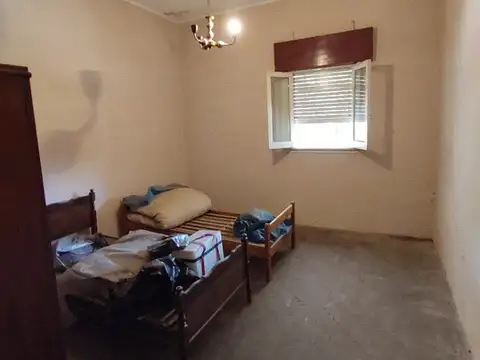 CASA EN VENTA A RECICLAR EN ZONA MULTIFAMILIAR