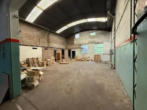 Galpón con 350 m² en Venta en Ramos Mejía
