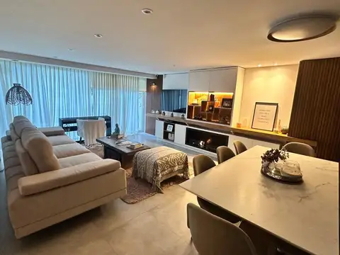 Casa de 4 ambientes en Acassuso con jardín y pileta